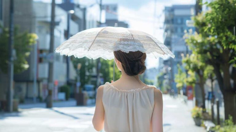 石畳と日傘と、ゆっくり歩く日/香咲 彩愛/クラブアイリス